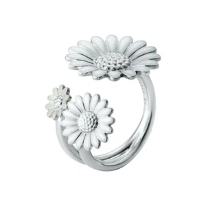 Georg Jensen / Stine Goya. Gänseblümchen 3 Blumen Ring. Sterling Silber & weiße Emaille. - Bild 1 von 1
