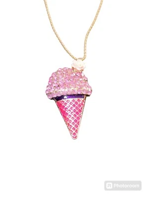 BETSEY JOHNSON БОЛЬШОЕ РОЗОВОЕ КЛУБНИЧНОЕ МОРОЖЕНОЕ В ХРУСТАЛЕ И ЭМАЛЕ ОЖЕРЕЛЬЕ - Изображение 1 из 4