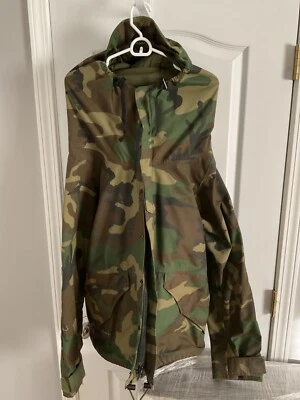 US Military Extreme Cold Field Weather DLA100-87-C-0600 Outer Parka Men’s Medium - Image 1 of 4