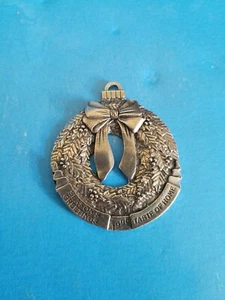 VTG CHRISTMAS TREE ORNAMENT.SEASON GREETINGS.1998-TASTE OF HOME.FREE SHIPPING. - Picture 1 of 3