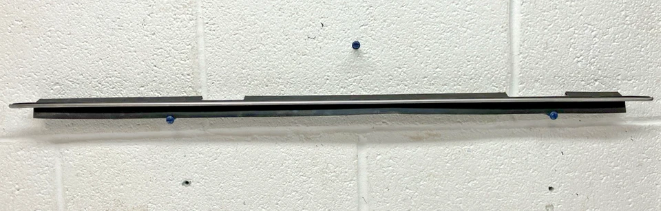 Nuevo OEM GM LH tira de sellado de ventana 20011154 1978-1980 Chevrolet Malibu (Bin88) Foto 1 de 4