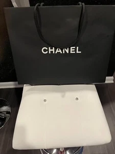 CHANEL EINKAUFSTASCHE - SCHWARZ 13 x 17 x 6,25 Zoll *LEER* - Bild 1 von 2