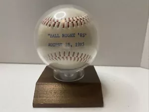 Baseball e supporto vintage New York Mets 28 agosto 1985 omaggio "Ball Night '85" - Foto 1 di 4