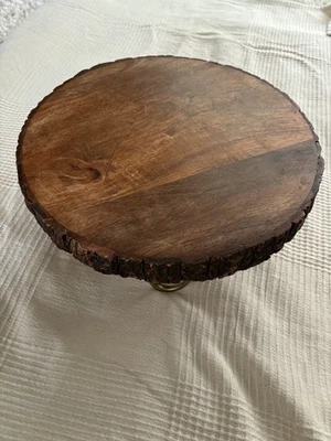 Soporte para pasteles de madera cruda rústico decoraciones de boda Foto 1 de 4