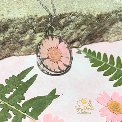 Прессованный розовый маргаритки ожерелье реальный цветок подвеска в смолы золото или серебро цепочка - Изображение 1 из 4