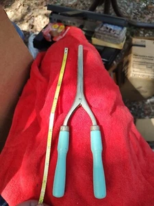 Antique Vintage Hair or Mustache Curling Iron Teal Wood Handles - Picture 1 of 9