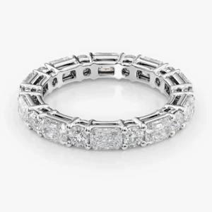 Alianza de diamantes de corte radiante de boda de 3 quilates cultivada en laboratorio eternidad de oro blanco de 14 K - Imagen 1 de 9