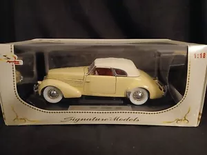 Signature Models 1936 Cord 810 White LARGE 1:18 Scale Inv. #3294. Amazing Car - Picture 1 of 8