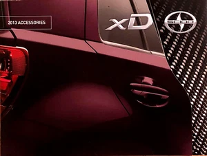 SCION xD 2013: 26 páginas EE. UU. FOLLETO DE VENTA DE ACCESORIOS - NUEVO DE LOTE ANTIGUO - Imagen 1 de 1