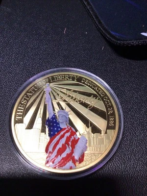 THE STATUE OF LIBERTY COLOSAL COMMEMORATIVE COIN 24K GOLD LAYERED COLORIZED NEW  - Image 1 of 4