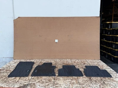 INFINITI Q60 17-22 OEM ALFOMBRILLAS DE GOMA DELANTERAS Y TRASERAS PARA TODO TIPO DE CLIMA FORROS (JUEGO) Foto 1 de 4