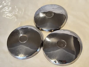 De una resolución: 3 tapacubos cromados antiguos - Imagen 1 de 5