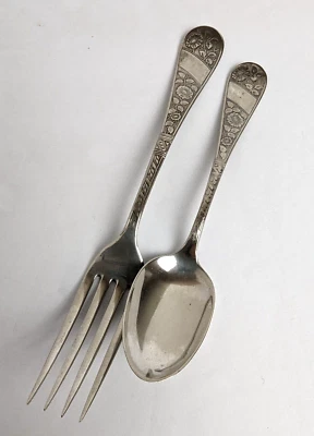 Antiguo juego de tenedor y cuchara de plata victoriano estético de finales de 1800 para jóvenes Foto 1 de 4