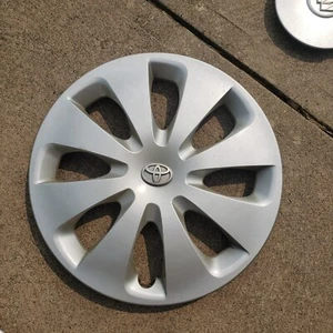 ***** OEM Toyota Prius C Hubcap Wheel Cover Hub cap 2015 2016 2017 42602-52540 - Picture 1 of 7