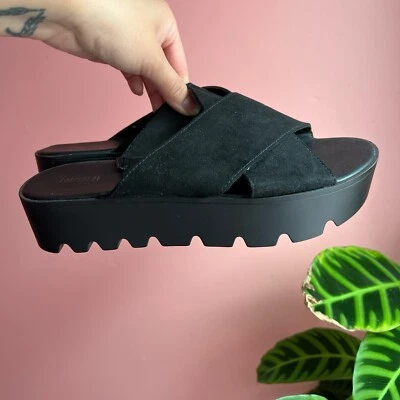 plataforma toboganes góticos Foto 1 de 4