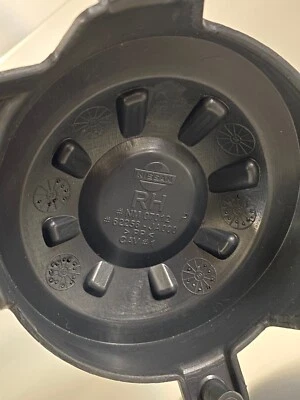 NEW OEM NISSAN ALTIMA COUPE 2008-2009 DRIVERS SIDE FOG LIGHT BEZEL / BLACKOUT Foto 1 de 3