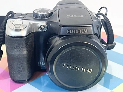 Fujifilm FinePix S Series S8100fd 10.0MP Digital Camera - Black TESTED - Image 1 of 4