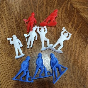 Vintage Menge 9 Feuerwehrmann 2" Kunststoff Actionfiguren rot weiß blau - Bild 1 von 14
