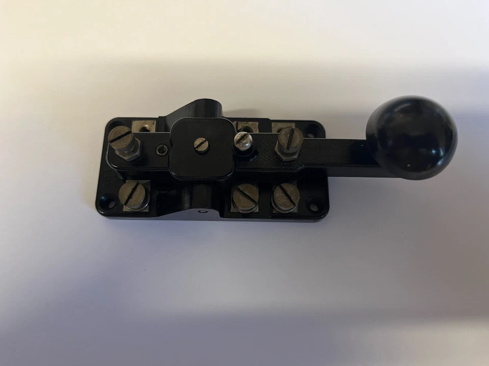 WW2 Morse Code key KEY.W.T 8 AMP No 2 MKIII Bakelite - Image 1 of 1