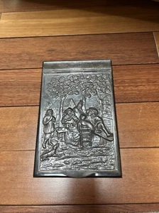 Signierter HH 90 Silber Teller Repousse Dorfleben Camping Musik Hund Notenhalter - Bild 1 von 12