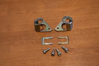 Herrajes de montaje de espejo retrovisor lateral puerta delantera Volvo serie 240, izquierda y derecha, 1986-91 Foto 1 de 2