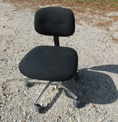 Silla de escritorio de oficina vintage Steelcase Mid Century moderna industrial cromada negra Foto 1 de 4