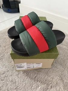 Sandalia Gucci Puffer Nylon Slides Negra/Roja/Verde Unisex Talla 39 EE. UU. 8 Deslizadores - Imagen 1 de 8