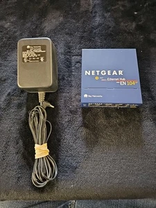 Netgear EN104 avec port BNC support dorsale AUI 10Base-T Ethernet 4 ports - Photo 1/8