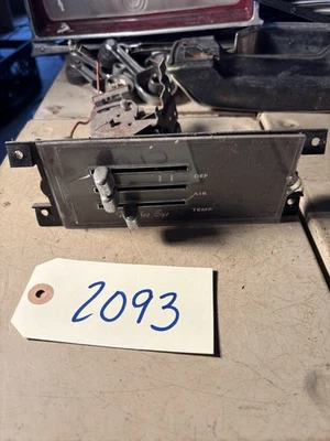 Amc AMX 1968-70 jabalina control de calefacción ocular de clima sin aire acondicionado usado placa frontal agrietada Foto 1 de 4