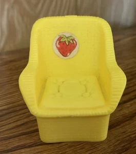 Strawberry Shortcake Gartenhaus gelber Stuhl Vintage 1980 - Bild 1 von 3