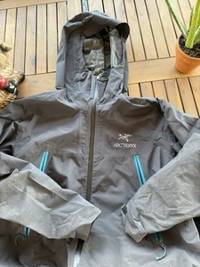 Y2K Arcteryx Beta Gore-Tex pro men’s Jacket “Medium “ Black *READ* - Picture 1 of 23