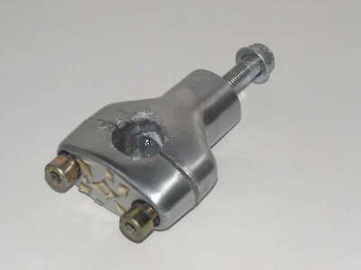 UM / Hyosung Cruise V2C-250T: Conjunto elevador de manillar (56221HG510403P) {M1559} Foto 1 de 4