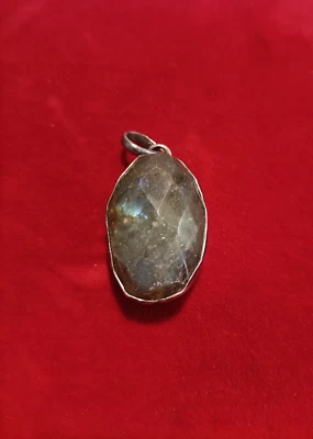 Bigiotteria vintage - CIONDOLO in color ARGENTO, PIETRA OVALE SFACCETTATA,GRIGIO - Immagine 1 di 2