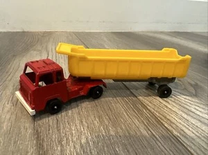Vintage Die cast TOOTSIETOY Gravel Hauler Red Cab Semi Truck Yellow Trailer - Picture 1 of 9