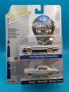 JOHNNY LIGHTNING WHITE LIGHTNING CHASE CLASS OF 1972 MUSTANG & CHEVELLE 2 PACK A - Picture 1 of 3
