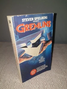 1984 1st Edition - Gremlins Novel By George Gipe - Steven Spielberg presents - Picture 1 of 9