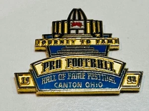 Spilla cappello NFL Hall of Fame Festival 1992 Lem Barney Al Davis John Mackey Riggins - Foto 1 di 2