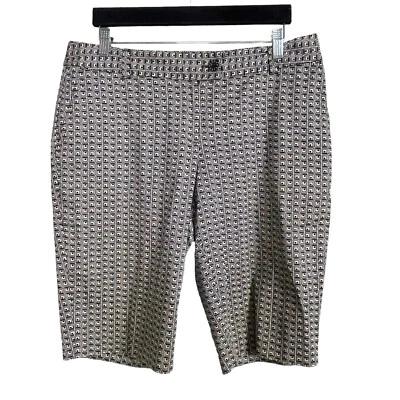 Izod  XFG Stretch Golf Women's Size 10 Bermuda Shorts Black Tan White Batik - Image 1 of 4