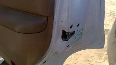 Pestillo puerta trasera derecha pasajero Ford Explorer 1995-2002 con varillas/cables traseros Foto 1 de 4