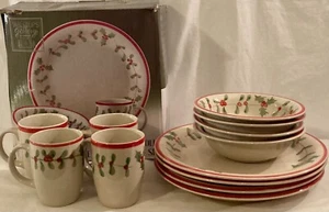 Tabletops Gallery Christmas Holly 12 Piece Dinnerware Set New Excellent - Picture 1 of 12