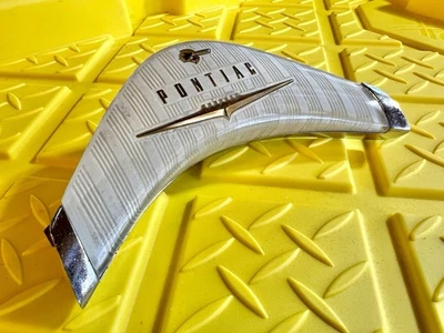 Pontiac 1958 botón de bocina con adorno dorado 58 Star Chief Foto 1 de 4