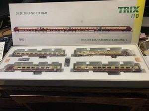 Set TRIX 22132 Locomotora + Dummy + 2 vagones integrados todo en un conjunto - Imagen 1 de 7