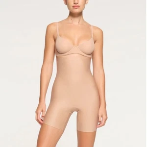SKIMS Body Clay Sz 4X Short Beige Shaping Forming Bodysuit Underwear Sleeveless - Picture 1 of 8