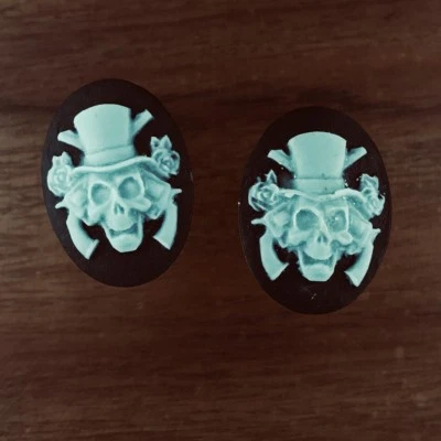 Nuevos Gemelos Azul Negro Calavera Pistolas y Rosas Moderno Camafeo Ajuste Plateado Foto 1 de 3