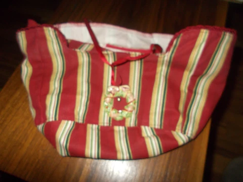 2007 Longaberger Christmas Sweets & Treats Basket  Red Stripe Liner wreath charm Cover