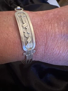 Vintage Solid Silver Egyptian Hieroglyphs Bangle Bracelet 11.8 G - Picture 1 of 11