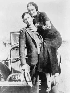 1933 Bonnie Parker Clyde Barrow PHOTO Gangster Bonnie and Clyde Gang Playful - Picture 1 of 2