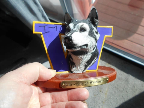 MEMORY COMPANY  2001  3-D MASCOT HEAD LOGO UW HUSKIES W ISAIAH THOMAS AUTO Cover