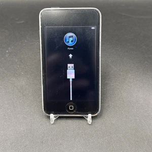 Apple iPod Touch Black/Silver 32GB USB MP3 Player Model A1288 2nd Generation - Picture 1 of 10