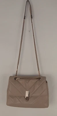 Bolso de mano para mujer Aldo correa de cadena para el hombro diseño acolchado crema idea de regalo de vacaciones Foto 1 de 4